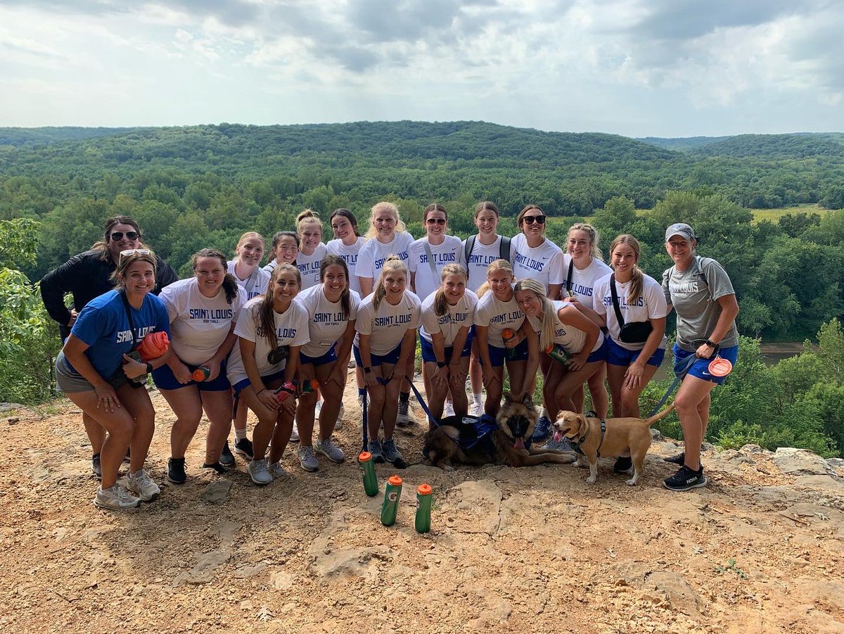 SLUSoftball's tweet photo. ✅ Team Hike 
✅ Pics w/ pups 🐶 

🟰 Awesome way to spend the morning 😎 https://t.co/irWpSKe8Vl