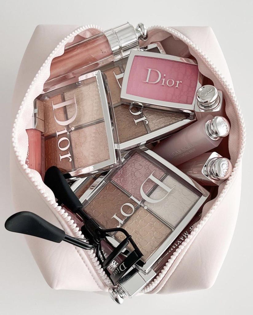 Outfit_Luxy's tweet photo. Dior makeup https://t.co/4AGw9I9Zqy