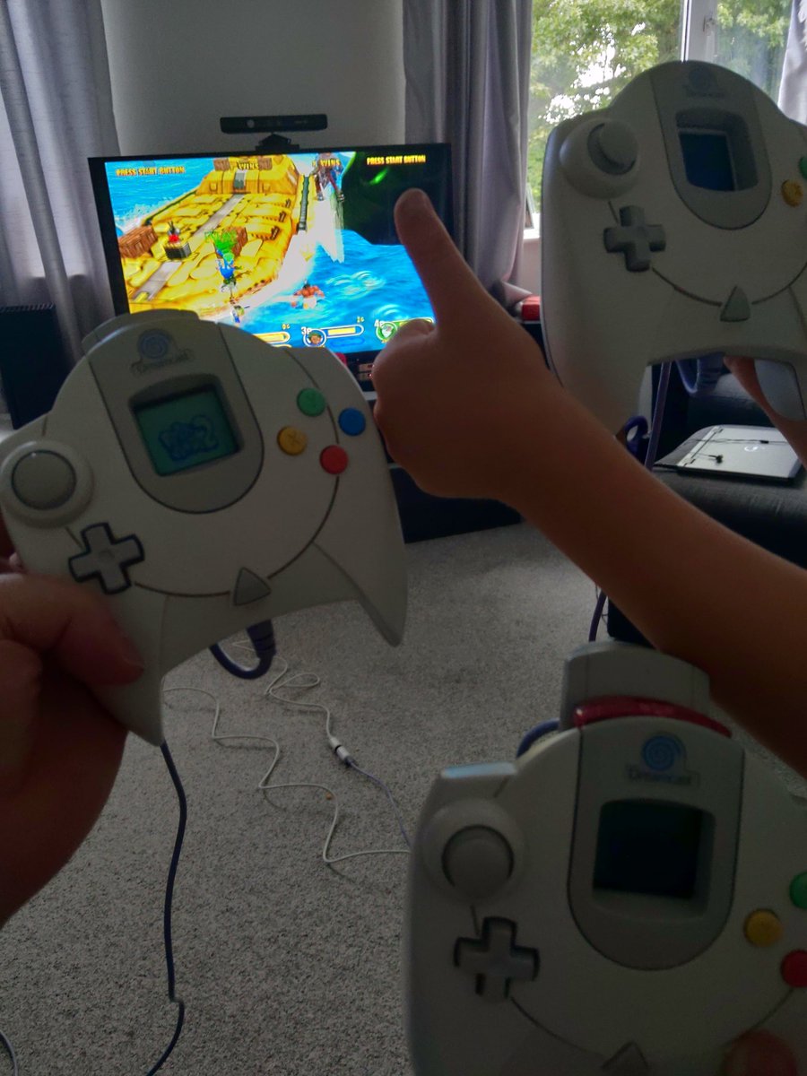 MrDJPea's tweet image. #Powerstone2 on the #Sega #Dreamcast was a massive hit with the kiddos as well as being the monumentally fun game that I remember! My lad (5yrs) described it as "Adventure Smash Bros with sonic Gems" and tbh I can't really argue with that!! We need a #PowerStone3 @CapcomEurope 🤘