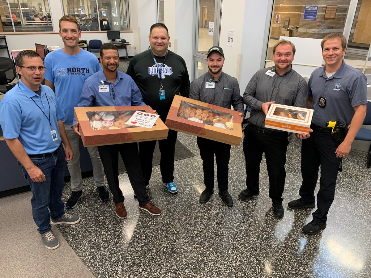 ecnorthhuskies's tweet photo. A HUGE thank you to @festfoods for the amazing surprise of doughnuts! Our staff is so appreciative to have had a wonderful treat to start our school year! 

#huskypride #huskynation https://t.co/6c4u8CfEac