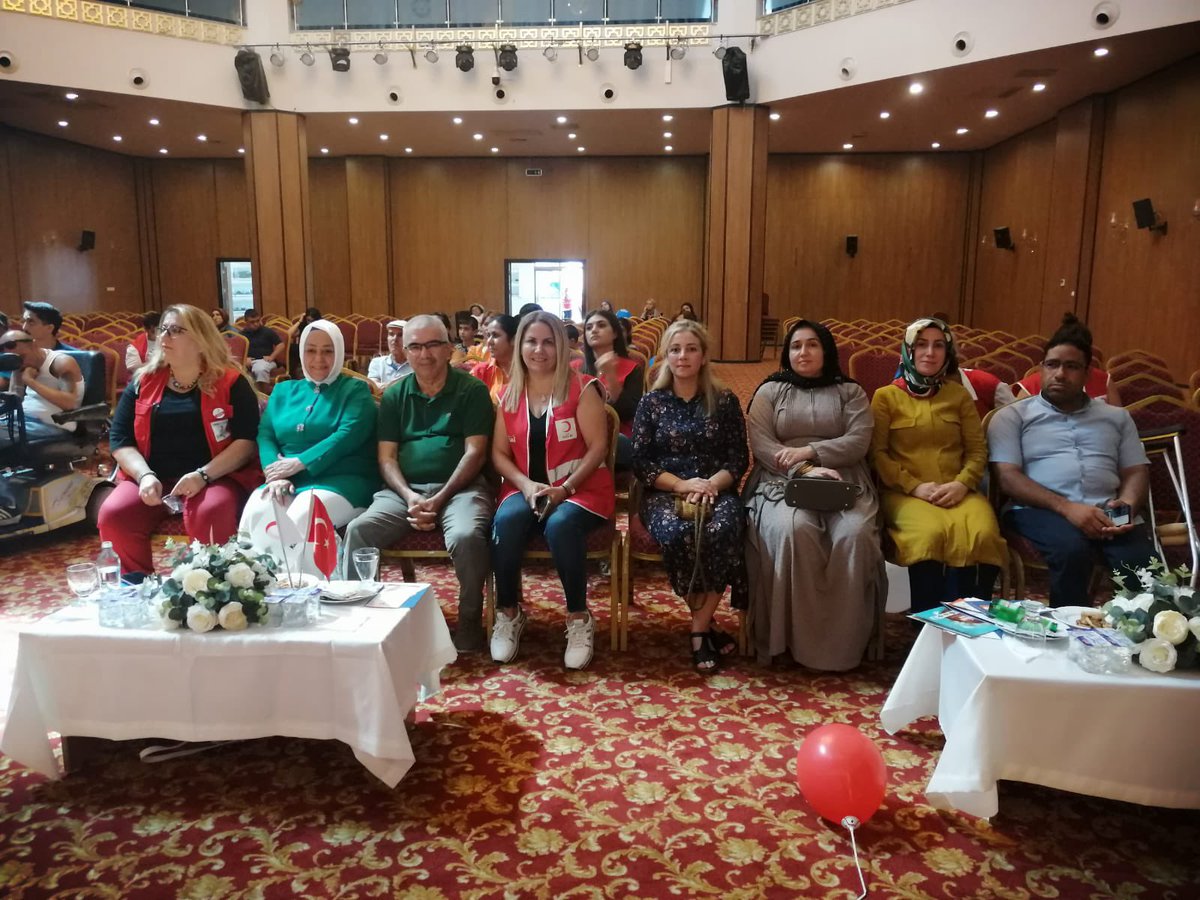 fevzikurul01's tweet photo. Dünya ilk yardım gününde #TürkKızılayEngelsizAdana İl Başkanlığımız tarafından düzenlenen Engelliler için Temel Afet Bilinci ve Güvenli Yaşam Uygulamaları”adlı eğitime #Angeder il engelli birimi olarak katılım sağladık.
#SensizOlmaz
#HilalOlsun #Türkiye
@fmkocaispir https://t.co/sXTjfxMzOL