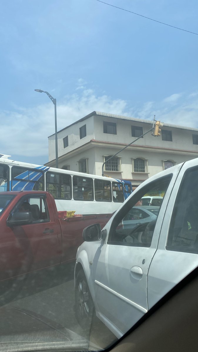 JenGonzalezM's tweet photo. Por favor @ATM_Transito plaza dañín una locura el tráfico !! Dónde están ?? https://t.co/APOSpwA3Aj