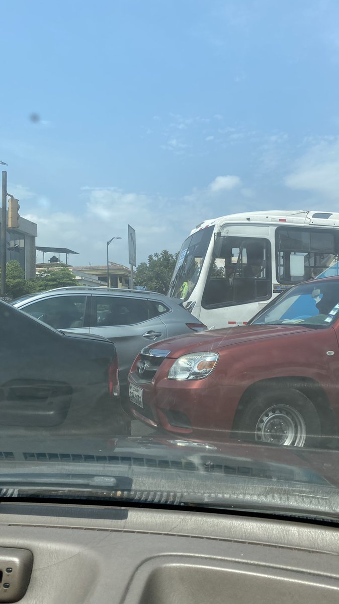 JenGonzalezM's tweet photo. Por favor @ATM_Transito plaza dañín una locura el tráfico !! Dónde están ?? https://t.co/APOSpwA3Aj