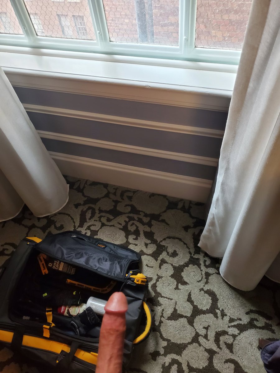 goon_y_dude's tweet photo. #ExhibitionistGuys #cock #hotelwindow https://t.co/0aOAc2E8Pe