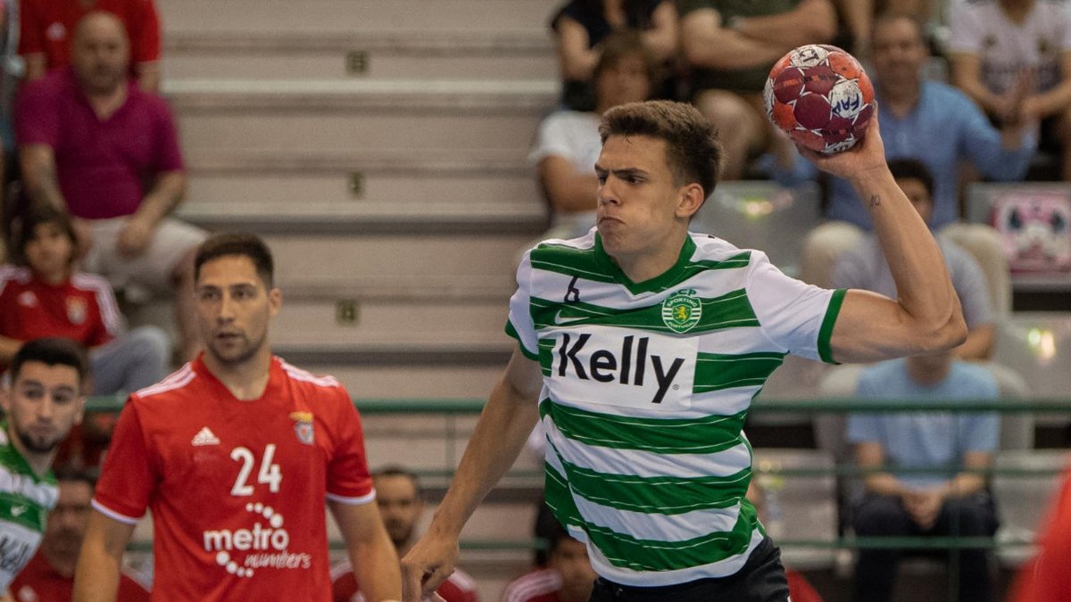 🤾 Andebol do Sporting vence o Belenenses e marca encontro com o Benfica 🤾

Francisco Costa (@Kiko_Costa9), Gassama (<a href="/mgassa19/">Mamadou Gassama</a> ) e Folqués (<a href="/josepfolques/">Josep Folqués</a>) em destaque 👉 bit.ly/3d74CUD

#SCPCFB #SCPSLB #Supertaça #DiaDeSporting #AndebolSCP #ModalidadesSCP #SportingCP