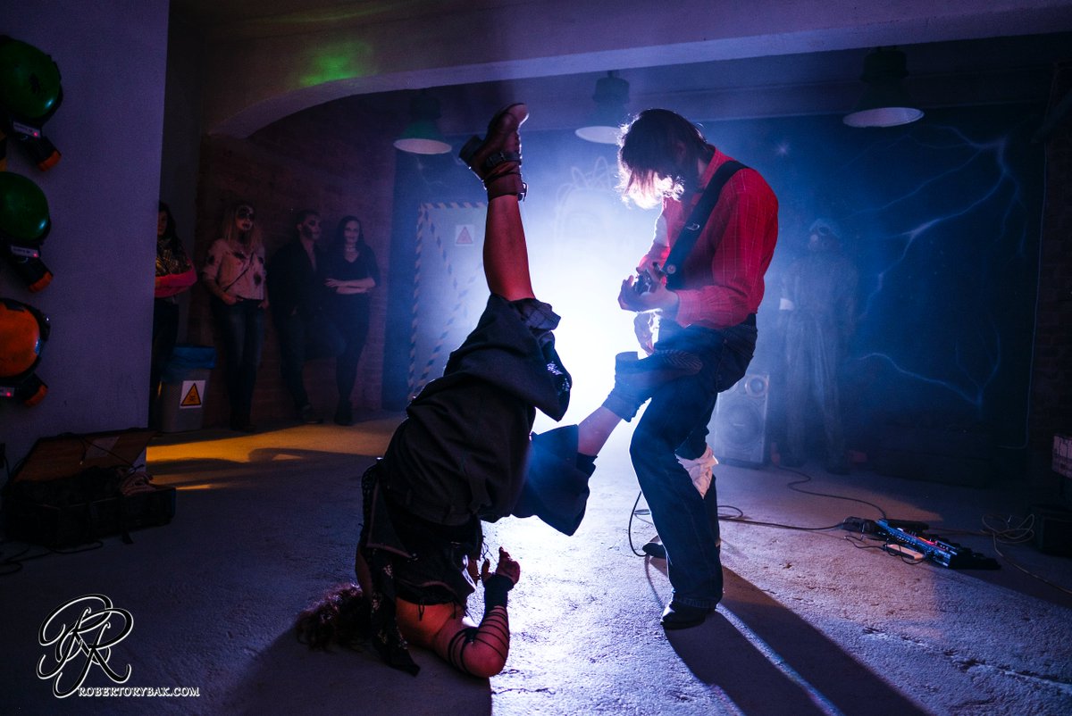 Re-visiting  <a href="/RockDanceTheatr/">Rock Dance Theatre</a> 2017...and 'On Edge' first  <a href="/JoePerry/">Joe Perry</a> inspirations today. Happy Birthday #JoePerry !! 
photo credit: Roberto Rybak #RememberSeptember archive series.