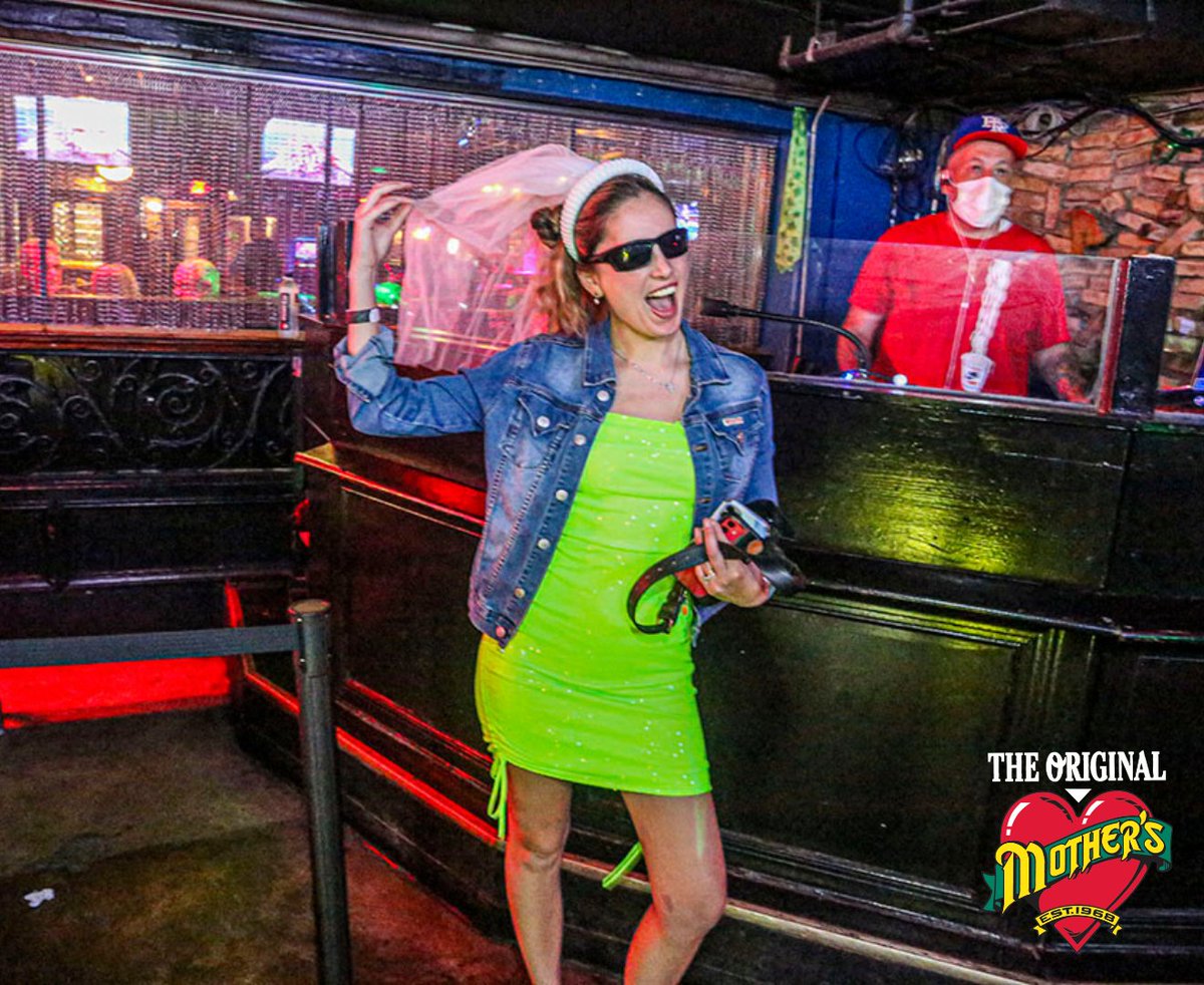 Calling all brides! Mother's is the best spot for dancing with your bride tribe on any bachelorette party! Contact parties@lmgchicago.com for more details👰