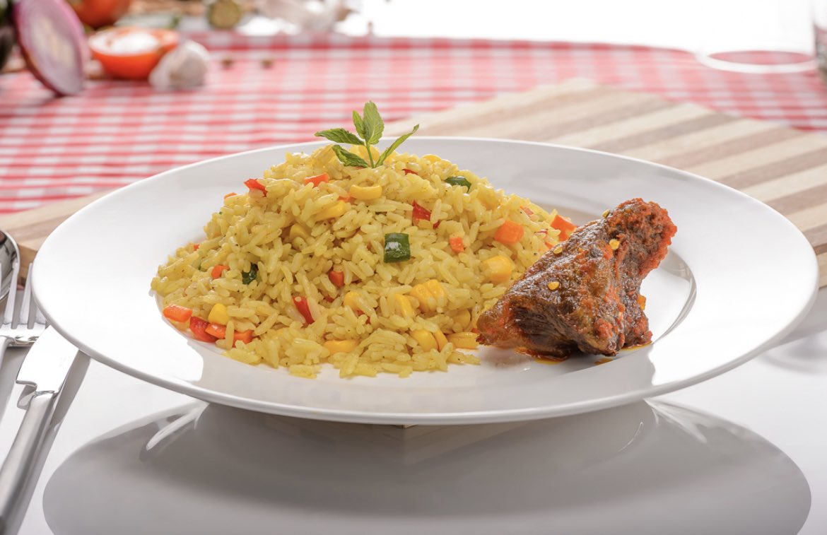 theplace_ng's tweet photo. Which side are you on?

Team Jollof Rice or Team Fried Rice? 😋 https://t.co/h0Gm1vh34h