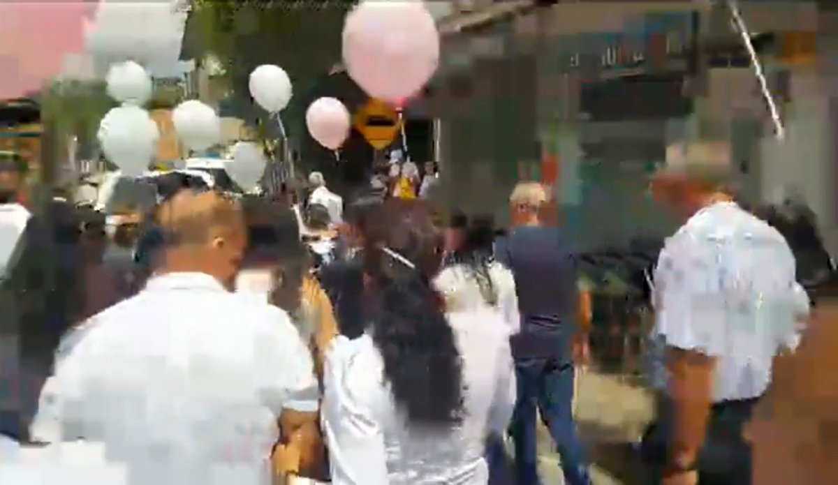 GeovannyT's tweet photo. Triste lo de Rio de Oro. Una joven mujer madre cabeza de familia en un ataúd...Una niña huérfana. Unas fiestas suspendidas. Un asesinato. Cuatro personas gravemente heridas. Un alcalde acusado del crimen. Miembros de la policía involucrados. Una clase política "borracha" #Triste https://t.co/KFoA1g4Wus