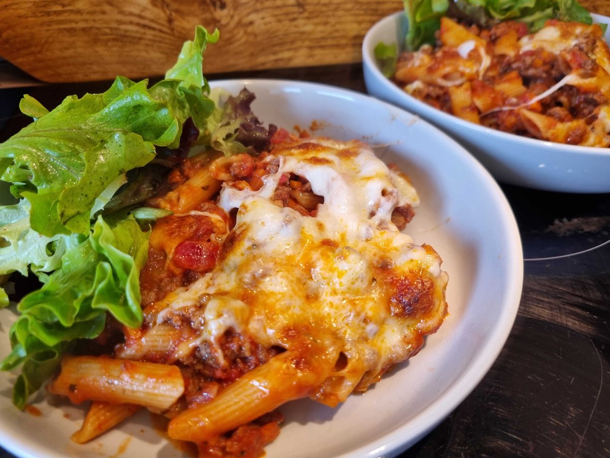 30_MinuteChef's tweet photo. Penne Ragu Alforno
This Penne Ragu Alforno recipe is a classic dish for all the family. Lots of cheeses for flavour and tons of tomatoey goodness too.
Recipe: https://t.co/aePg0sZDgY
#pastaalforno #ragualforno #pennepasta #quickpastameal #easypastameal https://t.co/CORRyA7tbJ