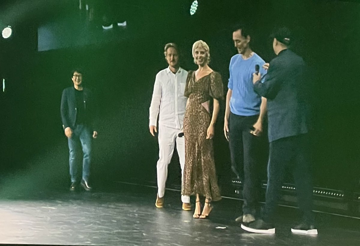 MundoGossip13's tweet photo. El cast de 'Loki 2' se sube al escenario y confirman que Quy Hui Kwan se suma a la serie! #MarvelStudios #D23Expo #D23Expo2022 #Loki https://t.co/iLO8Xvakjm