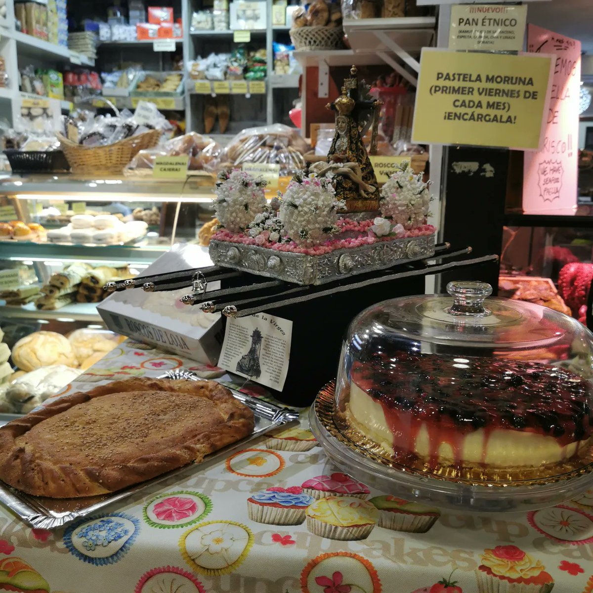 Ya podeis encargar las tortas de la virgen, hay de cabello, chocolate, crema y sin relleno.
Podéis comprarlas también a través de nuestra tienda on line 👉 dulcestipicosgranada.es
dulcestipicosgranada.es/es/boller%C3%A…
#panaderiagranada #palmerasgigantes #tortadelavirgen #panaderiaartesana