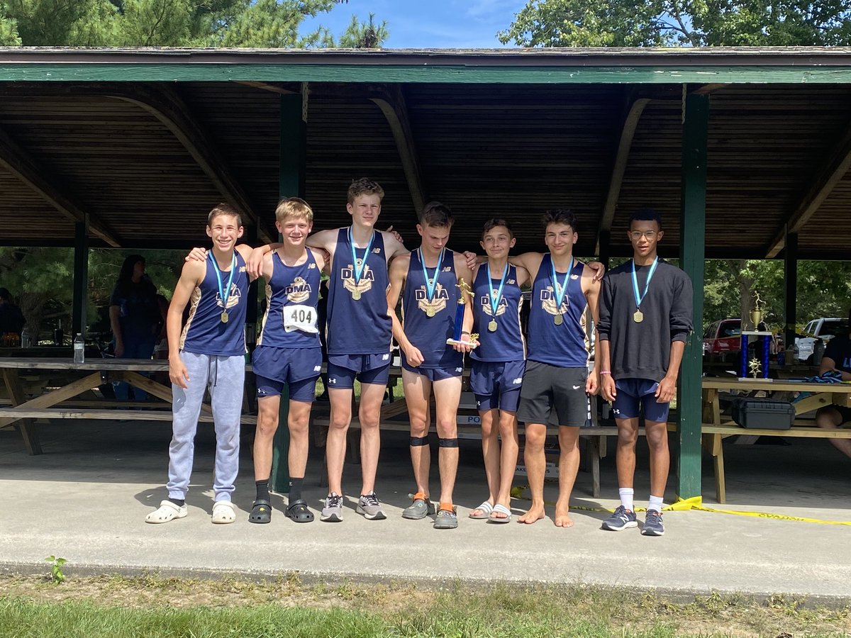 Congratulations to the Varsity Boys Cross Country team who won the Lake Forest Invitational! congratulations to the JV team who finished in 2nd place ⚓️💛💙 @DelMilAcadTF 🏃‍♂️🏃‍♀️