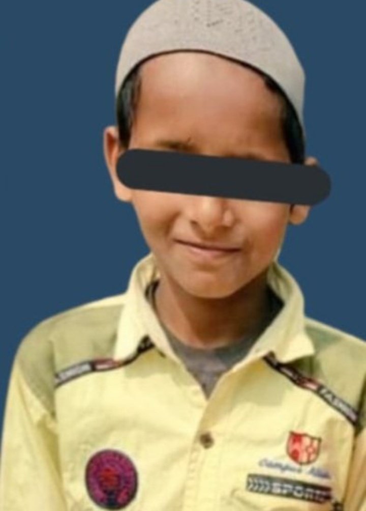 ShamsTabrezQ's tweet photo. एक 8 साल के मासूम बच्चा को भी दंगाई बताकर गिरफ्तार कर लिया गया है। आख़िर बिहार पुलिस किसके आदेश पर काम कर रही है। सिवान के बड़हरिया में मस्जिद पर पथराव हुआ मुसलमानों पर हमला हुआ और उल्टे मुसलमानों को दोषी क़रार देकर बड़ों के साथ बच्चों को भी उठाया जा रहा है
#ReleaseRizwan https://t.co/GxLLGv5ivh