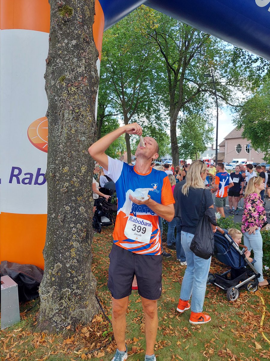 lubbertras's tweet photo. M'n broer even meegedaan met de #fishpotatorun en getrakteerd op een haring natuurlijk https://t.co/jHFzWACkYa
