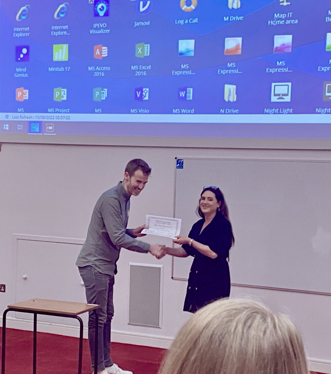 Huge congratulations @LeonaRyan85 on your knowledgeable, insightful & very passionate & well-informed research presentation today on #weightstigma @PSI_EGG👏 The award of best poster presentation was so deserved🙌🥳 #thefutureisbright @ProfJaneWalsh @scienceirel