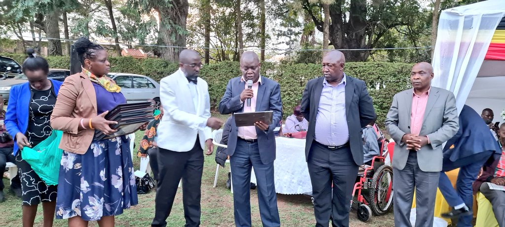 Masaka District Local Government (@masakadistrict_) on Twitter photo At the same function Masaka awarded Certificates of Recognition to the best performing Officers.
<a href="/RobinahNabbanja/">Rt. Hon. Nabbanja Robinah. PRIME MINISTER</a> <a href="/MinofHealthUG/">Ministry of Health- Uganda</a> <a href="/mofpedU/">Ministry of Finance</a> <a href="/MoICT_Ug/">Ministry of ICT&NG</a> <a href="/mopsuganda/">Ministry of Public Service - Uganda</a> <a href="/OPMUganda/">Office of the Prime Minister - Uganda</a> <a href="/FortPortalCity1/">FORT PORTAL TOURISM CITY</a> <a href="/KapchorwaDLG/">Kapchorwa District Local Government</a> <a href="/NamisindwaDLG/">Namisindwa District Local Government</a> <a href="/KyoteraDistrict/">Kyotera District Local Government</a> <a href="/DuncanAbigaba/">Duncan Abigaba</a> <a href="/WakisoDLG/">Wakiso District Local Government</a> <a href="/KabaleLocal/">Kabale District Local Government</a> At the same function Masaka awarded Certificates of Recognition to the best performing Officers.
<a href="/RobinahNabbanja/">Rt. Hon. Nabbanja Robinah. PRIME MINISTER</a> <a href="/MinofHealthUG/">Ministry of Health- Uganda</a> <a href="/mofpedU/">Ministry of Finance</a> <a href="/MoICT_Ug/">Ministry of ICT&NG</a> <a href="/mopsuganda/">Ministry of Public Service - Uganda</a> <a href="/OPMUganda/">Office of the Prime Minister - Uganda</a> <a href="/FortPortalCity1/">FORT PORTAL TOURISM CITY</a> <a href="/KapchorwaDLG/">Kapchorwa District Local Government</a> <a href="/NamisindwaDLG/">Namisindwa District Local Government</a> <a href="/KyoteraDistrict/">Kyotera District Local Government</a> <a href="/DuncanAbigaba/">Duncan Abigaba</a> <a href="/WakisoDLG/">Wakiso District Local Government</a> <a href="/KabaleLocal/">Kabale District Local Government</a>