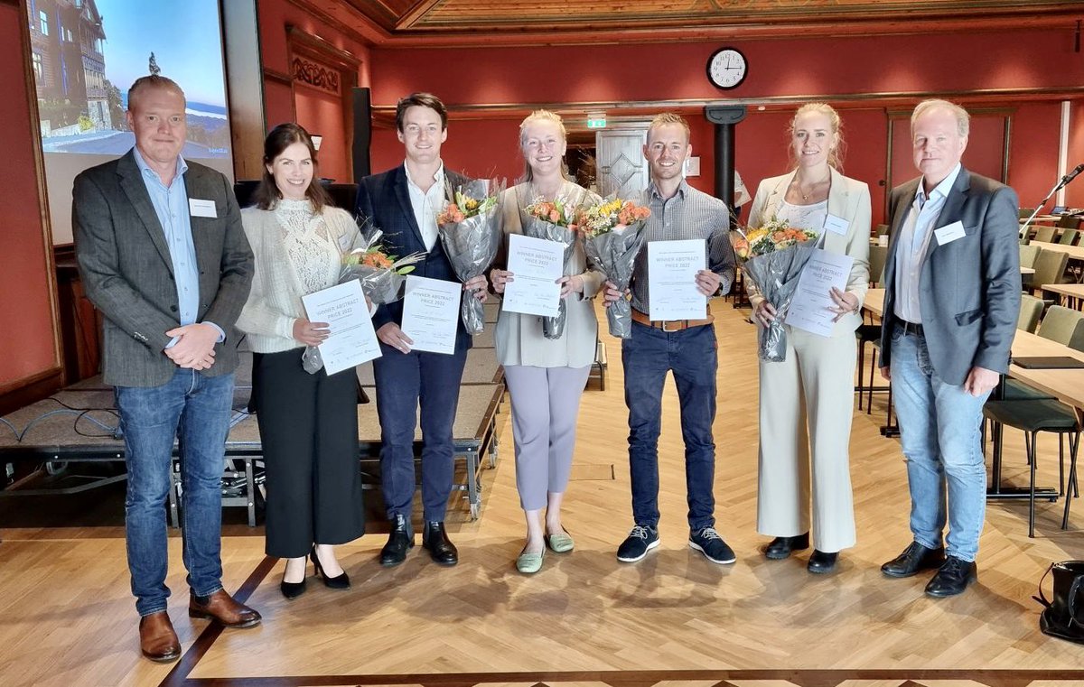 The 5 Young Investigators Award winners were celebrated at the 20th Annual Norwegian Symposium on Heart Research. From left prof Kåre-Olav Stensløkken, <a href="/MarianneForsaa/">Marianne Forsaa</a> @eivindaabel <a href="/crixonator/">Chloe Rixon</a> @bergekristian Karoline B Rypdal and <a href="/ThorEdvardsen/">Thor Edvardsen</a> <a href="/Oslounivsykehus/">Oslounivsykehus</a> <a href="/UniOslo_MED/">UiO - Det medisinske fakultet</a>