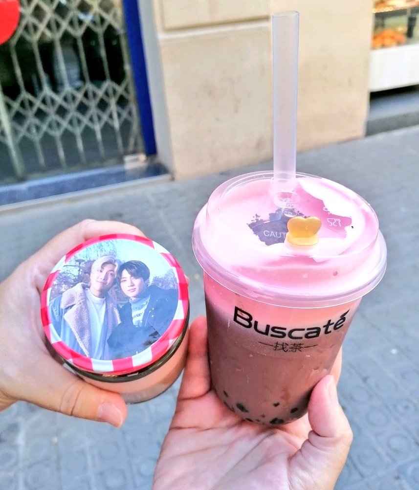 purplearmy80's tweet photo. Seguimos celebrando!!!!
HAPPY BIRTHDAY JUNGKOOK 
HAPPY BIRTHDAY NAMJOON 
💜♾👑
#JUNGKOOKDAY #NAMJOONDAY 
@BTS_twt @bcnwithbts https://t.co/Ahr2cAcpep