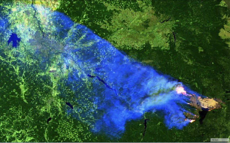 Sentinel-2 natural and false color imagery from yesterday of the #CedarCreekFire and smoke spreading over Eugene. Air quality not great and car covered in ash specks this morning. Reminiscent of the Labor Day fires here two years ago, hoping it doesn’t get as bad as then