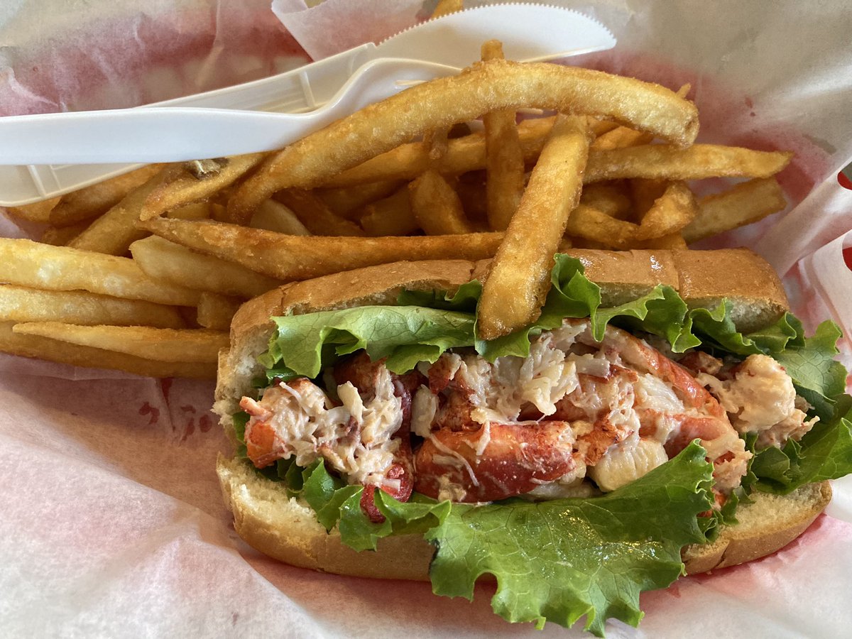 brainmusic's tweet image. My day so far.  Also, why is it so fucking hot in Maine???? #iwantfall #hotterthanhome #ididnotpackshorts