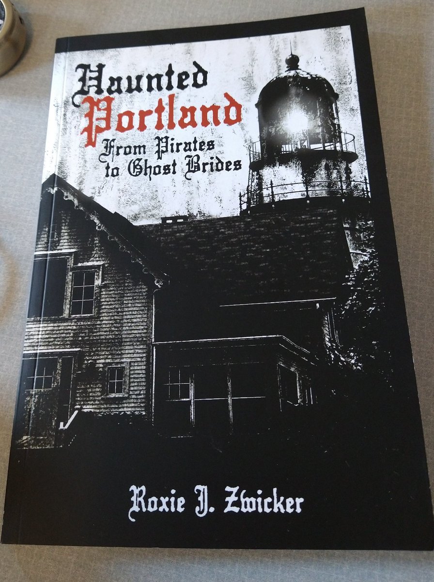 brainmusic's tweet image. My day so far.  Also, why is it so fucking hot in Maine???? #iwantfall #hotterthanhome #ididnotpackshorts