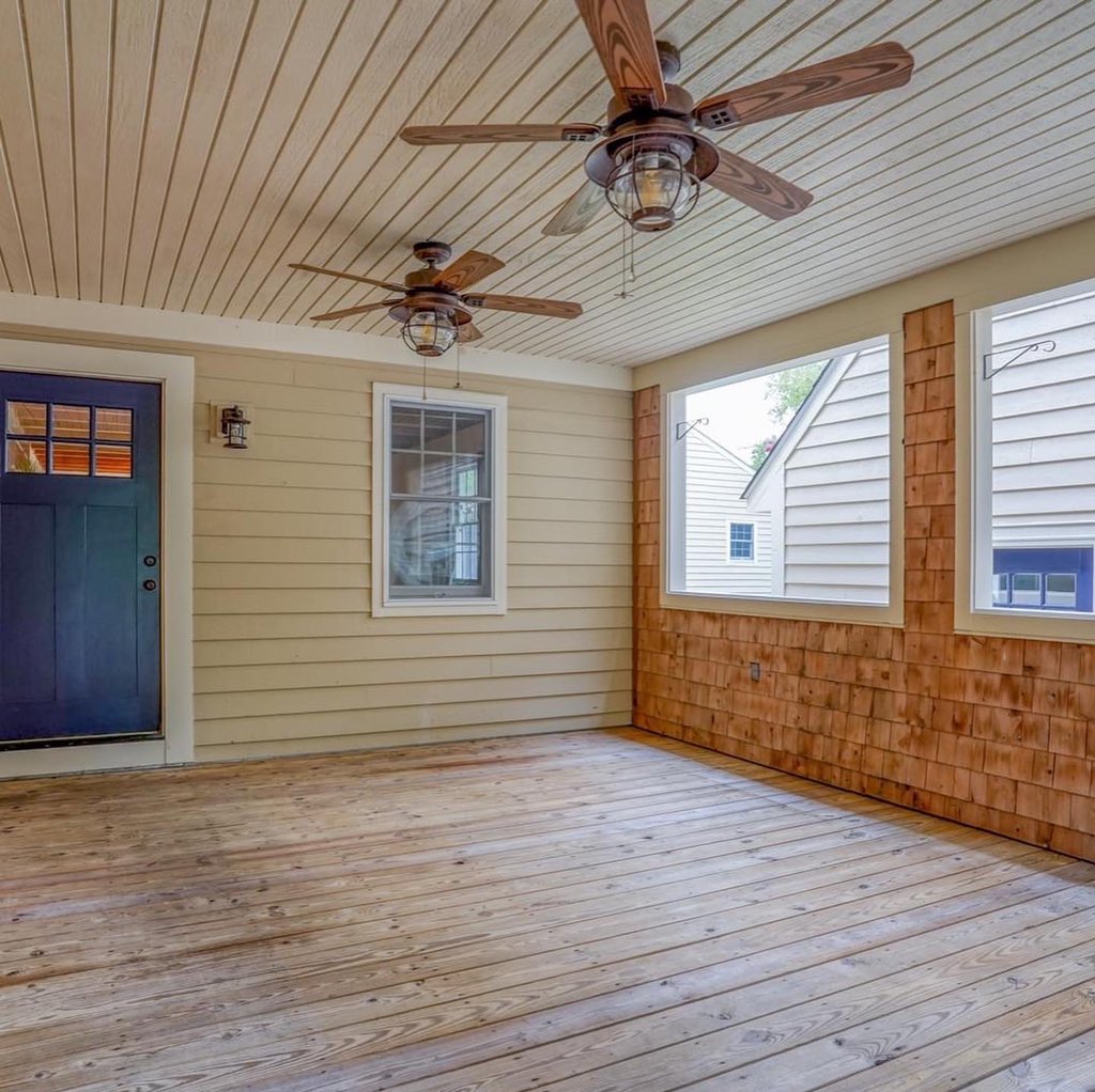 ErinAndersonRE's tweet image. ⭐️ NEW LISTING! 🏡 
  
Multigenerational Living at a price you can afford! 2 homes plus garage with finished bonus space! 

More pictures &amp;amp; info:
…akerealestateassociates.idxbroker.com/idx/details/li…

For a private showing Call/Text me:
☎️ 410-490-6645 📱 

#EasternShoreErin #ErinAndersonHomes #DentonMD