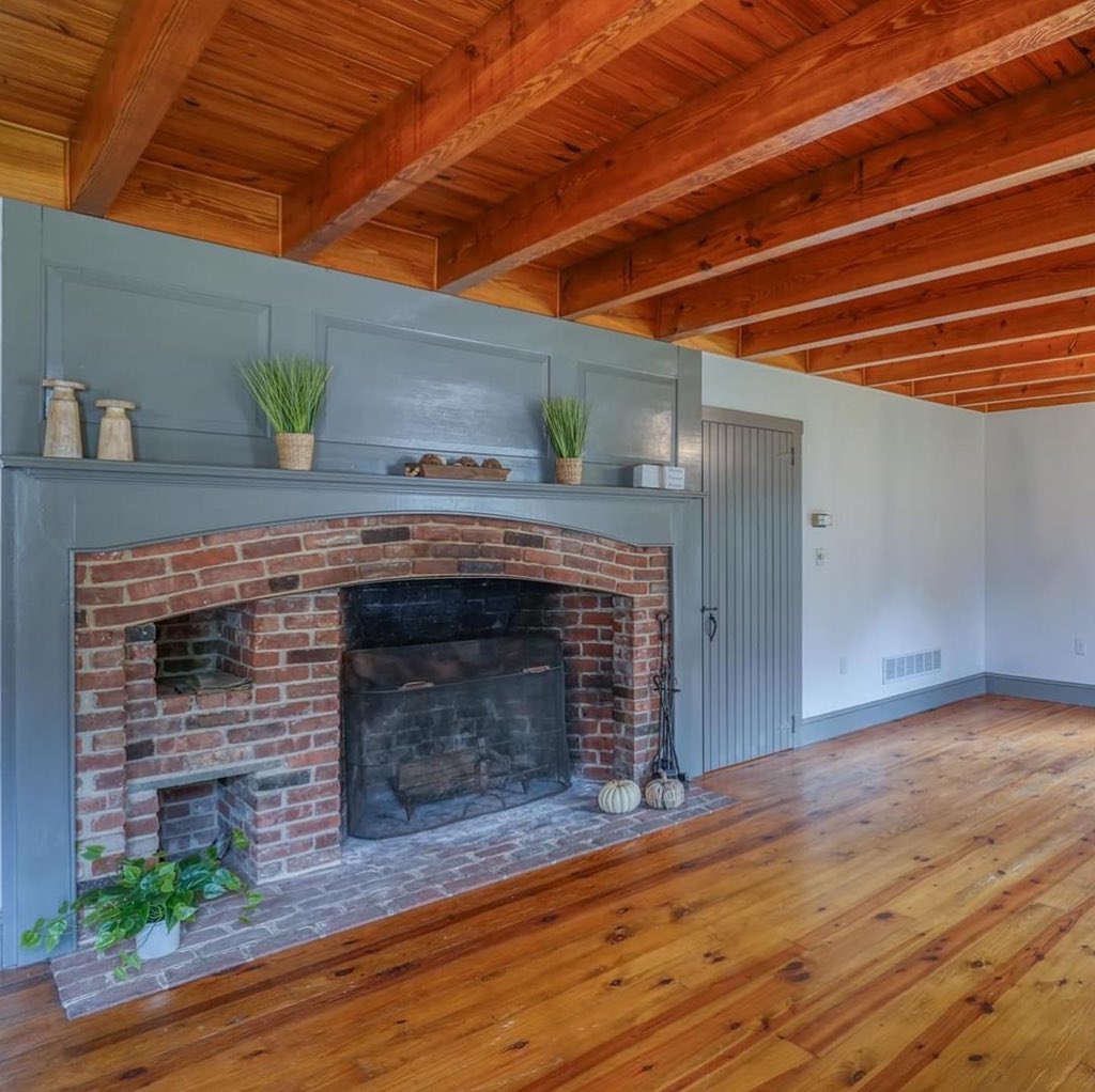 ErinAndersonRE's tweet image. ⭐️ NEW LISTING! 🏡 
  
Multigenerational Living at a price you can afford! 2 homes plus garage with finished bonus space! 

More pictures &amp;amp; info:
…akerealestateassociates.idxbroker.com/idx/details/li…

For a private showing Call/Text me:
☎️ 410-490-6645 📱 

#EasternShoreErin #ErinAndersonHomes #DentonMD