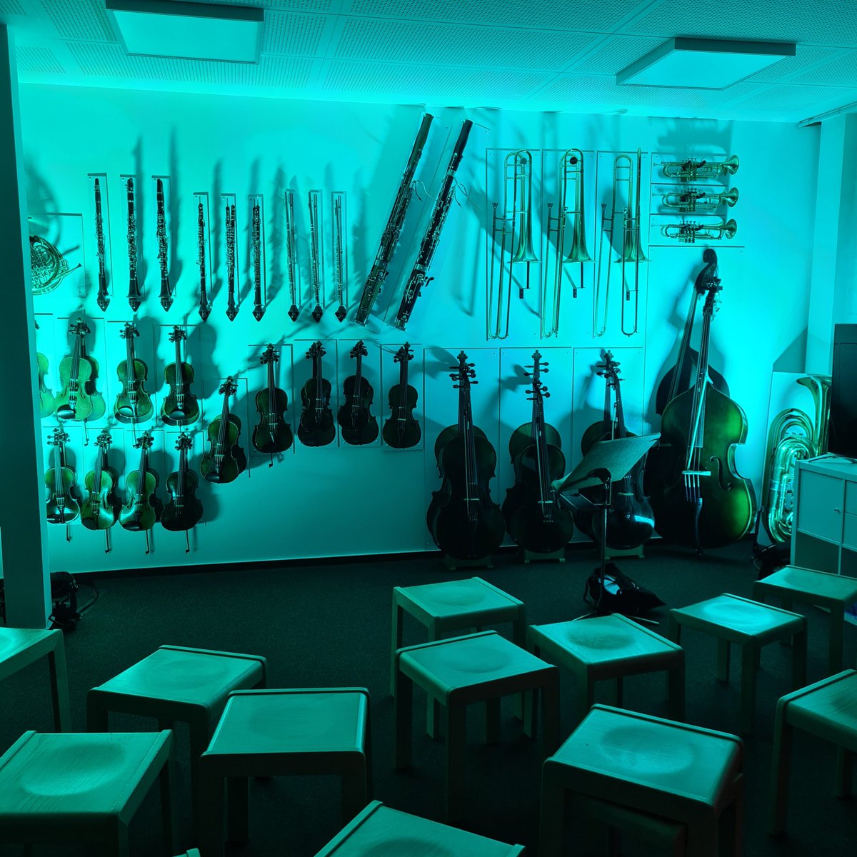AnnaGreve4's tweet photo. Heute Eröffnung der @Bremer_Phil im #Tabakquartier. Tolle Musik, anregende Musikwerkstatt, ein überzeugendes Projekt! https://t.co/afBzrg0vC1