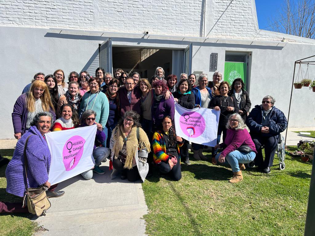 CanariasFa's tweet photo. Canarias productoras 💜
Agradecer a cada una de las 21 emprendedoras que nos acompañaron en primera feria en COVISUBYPAR, a los Municipios de Ciudad de la Costa y Paso Carrasco por el apoyo, a todas las personas que se acercaron y a la Intendenta de Montevideo Carolina Cosse ✊🏻 https://t.co/gpubxSTBFu