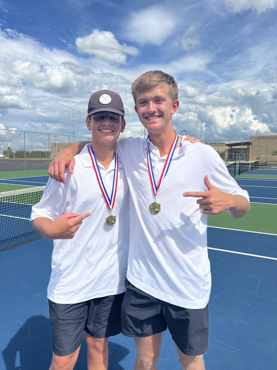 tiger_nhs's tweet photo. Individual tournament honors to Aurel Vonzun at 1 singles, Blake Wise at 2 singles, Ethan Kearney/Clayton Griswold at 1 doubles and AJ Burkhalter/Hudson Whaley at 2 doubles. Great job guys! https://t.co/xSM2nhFRvE