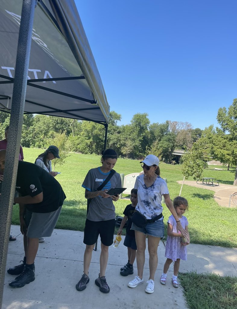 Trae_NTX's tweet photo. ‘Twas a great day for a fiber event! Park Lane with 7 migrations on the day. So proud of my team for their execution! This Texas heat wasn’t the only thing on fire today 🔥🔥 @NtxFiberteam @NTX_Market @CaresseSimpson @yvetteNTX @nlr504 @dbustamante1210 @ArbuckleMakesha https://t.co/xPnmSsE31R