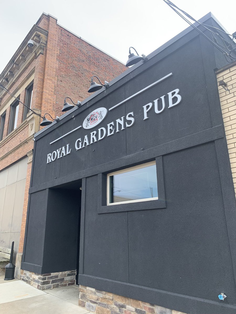 cschulay's tweet photo. When in Girard, you don’t just hit one of your favorite spots, you hit them both.  @BJMiles24 @KenCarman https://t.co/cj0sN2y5qt