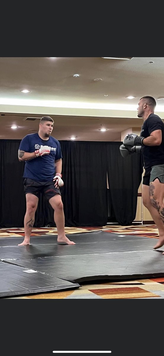 benjaMinMAssie1's tweet photo. Go get that win tonight @Jakecollier88 … leave the judges out of it 🙌you got this !!! #smithpit # ufc279 https://t.co/jz7Fb7GZWt