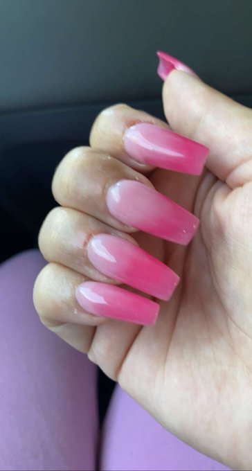 🥂 SexxyKendall 🥂 - Love when daddy loves my nails https://t.co/UkwcbCwLmh