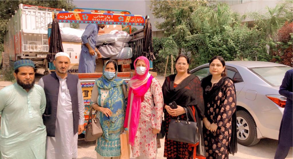 wing_region's tweet photo. أج وومن ونگ اسلام أباد کی صدر منیرہ جاوید صاحبہ اور جنرل سیکرٹری میمونہ کمال صاحبہ کی زیر نگرانی امدادی سامان سوات بجھوایا گیا۔غفار صاحب یہ سامان بذات خود بحرین اور سوات میں  متاثرین سیلاب تک پہنچائیں گے
#ثوبیہ_عباسی انفارمیشن سیکرٹری اسلام اباد ریجن
تاریخ 10،09،2022 https://t.co/D5v2t1Pky5