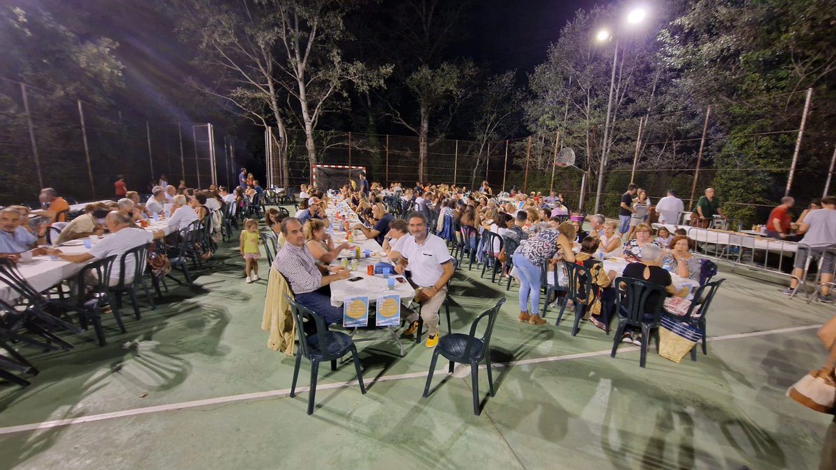 DGarcia_MJ's tweet photo. 👉 Aquesta tarda els companys de @Cs_SantCugat compartim amb els veïns del barri de Mas Gener de #Mirasol l'inici de la #FMMasGener 👍 Felicitem a la @ApvMas pel seu esforç i dedicació al barri i pel treball realitzat per a organitzar els actes
🎉 Bona Festa Major! https://t.co/5aZCMeU16Q