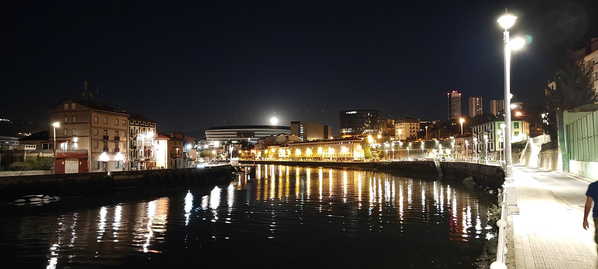 Olabeagan, Bilbo Kantaririk, ilargia Santimamiñeren teilatuan.