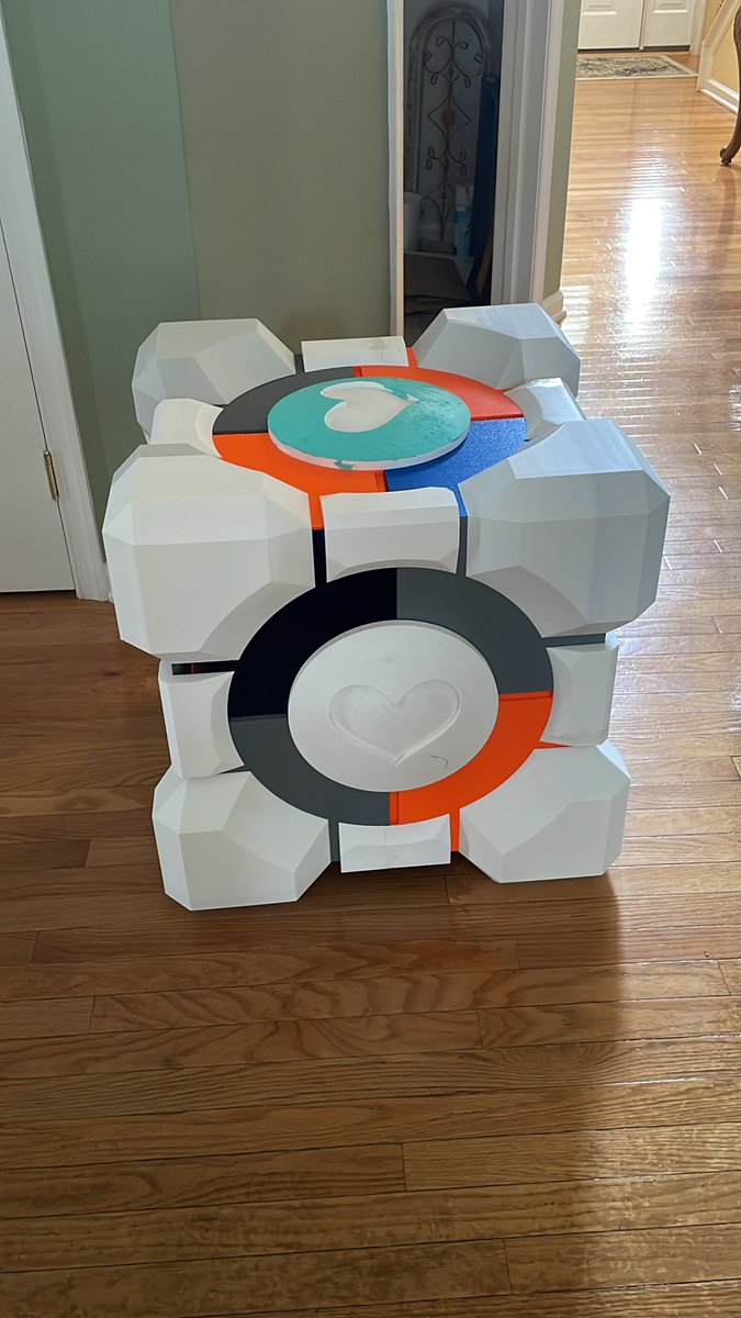 Last part of the companion cube for <a href="/Games2life1/">Games2life</a> is printing now! its going to be shown off with a bunch of other cool parts of the project <a href="/EastRepRapFest/">Follow us @3DPrintopia</a> hope to see you there!