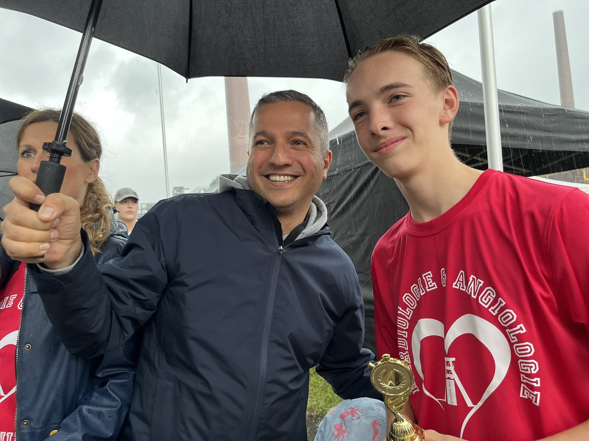 #Welterbelauf2022 <a href="/WZollverein/">Welterbelauf_Zollverein</a> was so much fun! Our clinic registered 50 runners in 5k, 10k, 3.3k relay race &amp; children’s runs. #NilsSchueler even won 1st place 🥇 in U18 race.
In total our clinic will spend 8000€ (entry fees + 3000€ prize money) for Ukraine charity! <a href="/TRassafMD/">Tienush Rassaf</a>