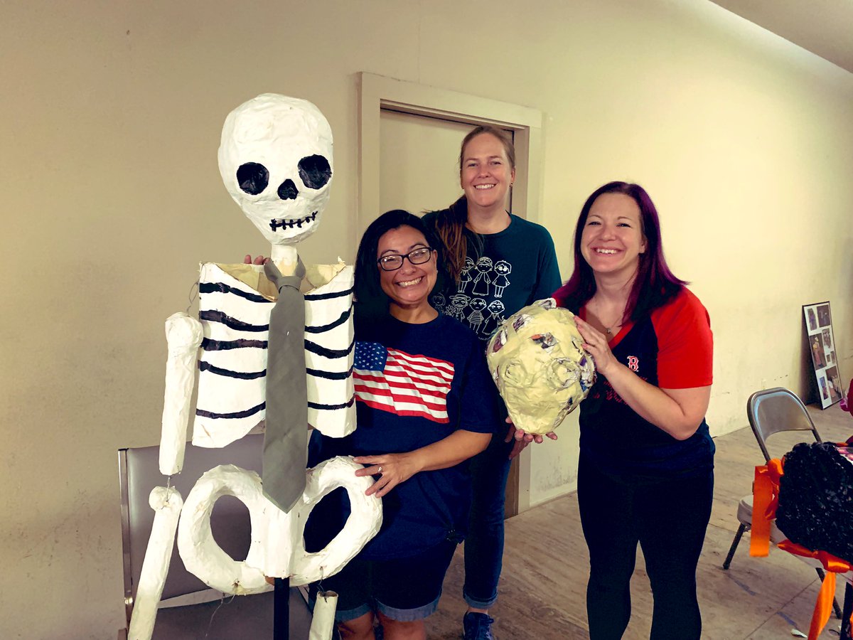 moliveira5757's tweet photo. It’s always a good day when you meet up with fellow rattlers and get crafty! We had fun helping make paper mache Esqueletos for round Rock Ballet Folklorico’s Dia De Los Muertos festival on November 5th! @MissMannArt @maripmelendez @PearsonRanchMS https://t.co/RrStlLIqSe