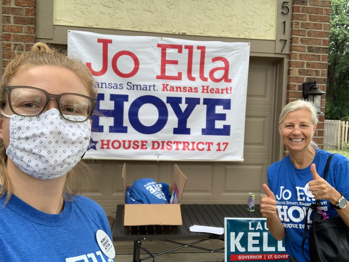 lonomofosho's tweet image. In just over two hours, @tofumama1999 and I walked close to 9k steps in the beautiful 🍂fall morning weather, spreading the good word about #GunSenseCandidate @joellahoye. Us @MomsDemand volunteers are so excited to be part of her re-election campaign❤️ #ksleg #Nov8