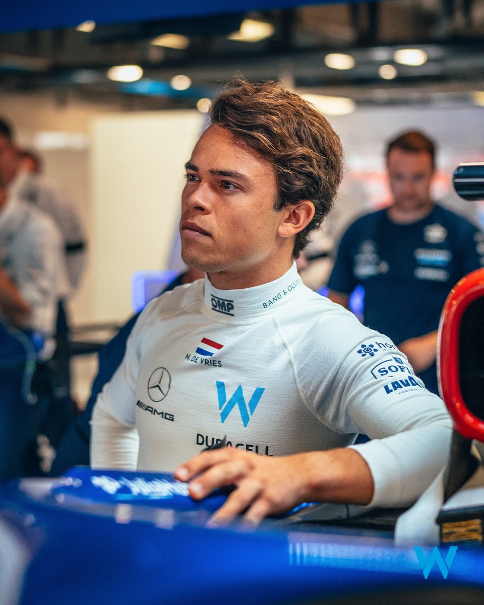 f1trollofficial's tweet photo. If Nyck de Vries finishes above Latifi tomorrow with P11 or higher, he'll push Latifi down to 21st in a 20 driver championship https://t.co/1CT8Qb80RE