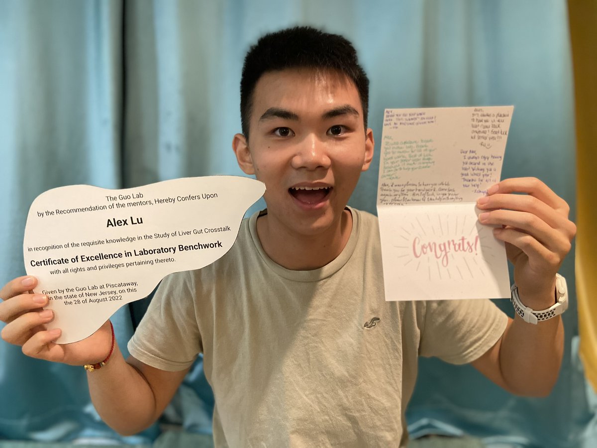 GraceGuoLab's tweet photo. #ThrowbackThursday and a HUGE thank you to Alex (one of our brilliant summer students)! 

Have a great senior year!

#summerlab #STEM #LiverLover #LabPups https://t.co/XRDLnvNYek