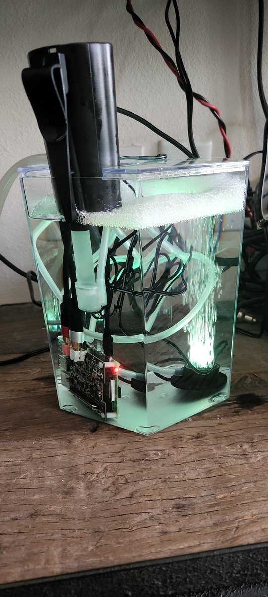 milsman2's tweet photo. Next #phase of #diwhynot in the @Raspberry_Pi world. #throwback to old #pcmod days with the #mineraloilpc #aquarium setup. @hifiberry #pi4 to the #classA #monoblock #amplifiers receiving @Spotify for a clean #sound with minimal parts. @geerlingguy always an inspiration. https://t.co/WBZrcVs7lF