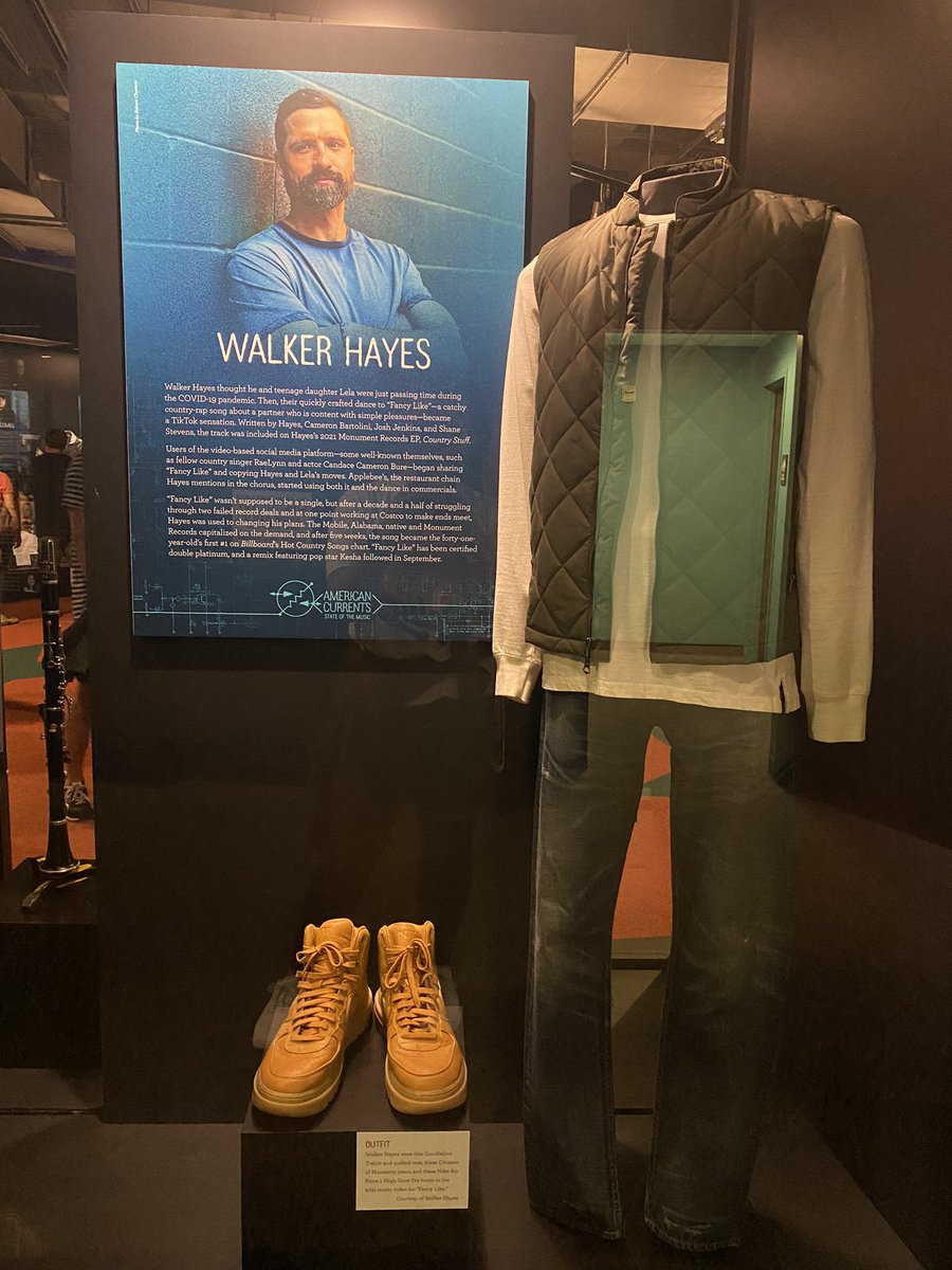 Accountant_Jess's tweet photo. @walkerhayes we found you! #CountyMusicHallOfFame #Nashville https://t.co/UEpMci1qvJ
