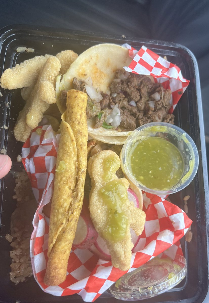 BuffaloFreddy's tweet photo. LA airbnb leftover smorgasbord on my way to the airport.

Dino nuggets w/ green chilli sauce from a street meat taco truck is absolutely 🔥🔥  #ByeLA #RIPstomach #FoodForThought #BillsMafia https://t.co/ObJkgrpYQX