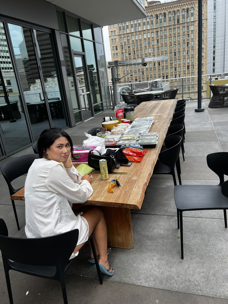 I threw my 5 year old a birthday party and no one from her class showed up. She even spent her own money buying tacos for everyone 😔 please ease her losses, venmo @ Fiona-Millis 🙏🏼