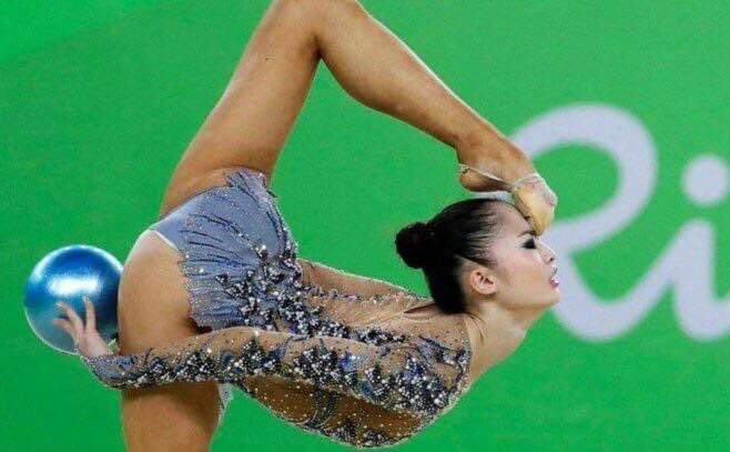 NicolaJSwinney's tweet image. There must be an easier way to blow up a balloon.