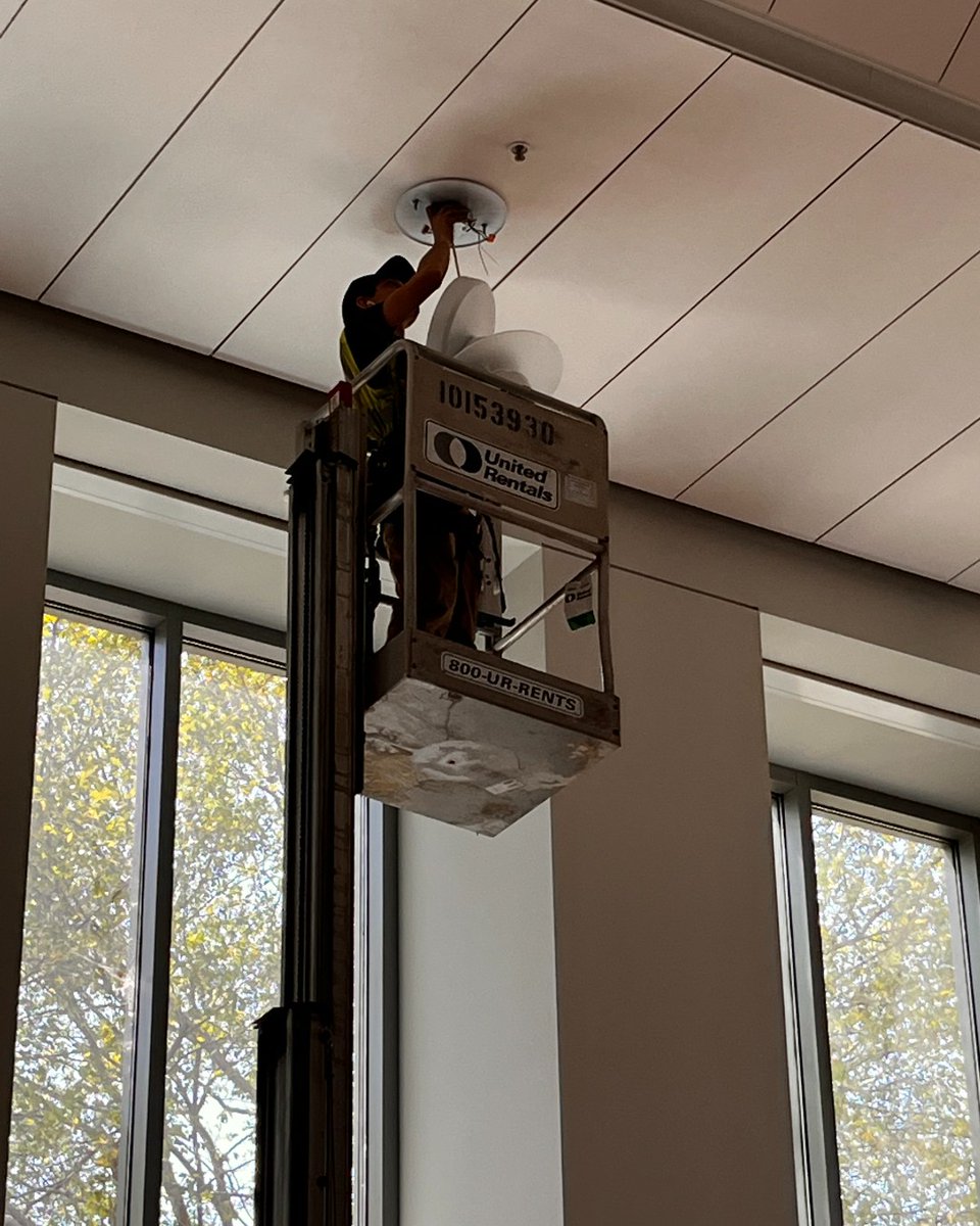 SCU_Library's tweet photo. We had all the library lights updated to bright LED lights. They will be shining for you when you return. And it is cool in here! https://t.co/l1yPkaXUzH